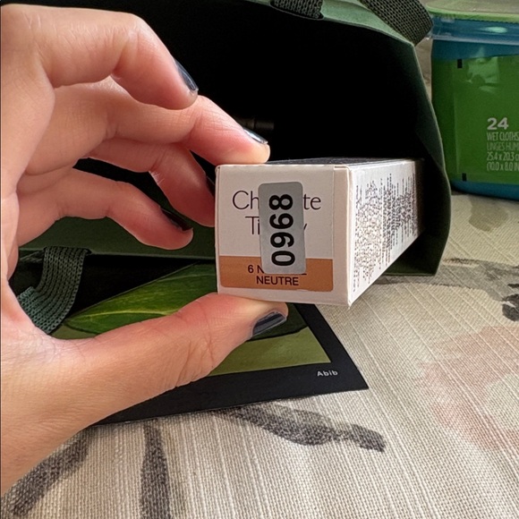 Charlotte Tilbury beautiful Skin Foundation - shade 6N - Picture 7 of 7